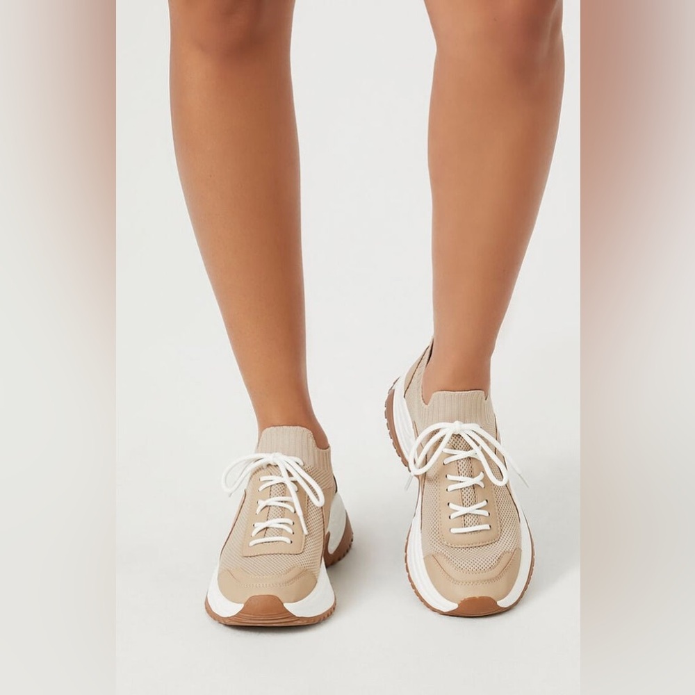 Women's Forever 21 Beige and white Sneakers size 8